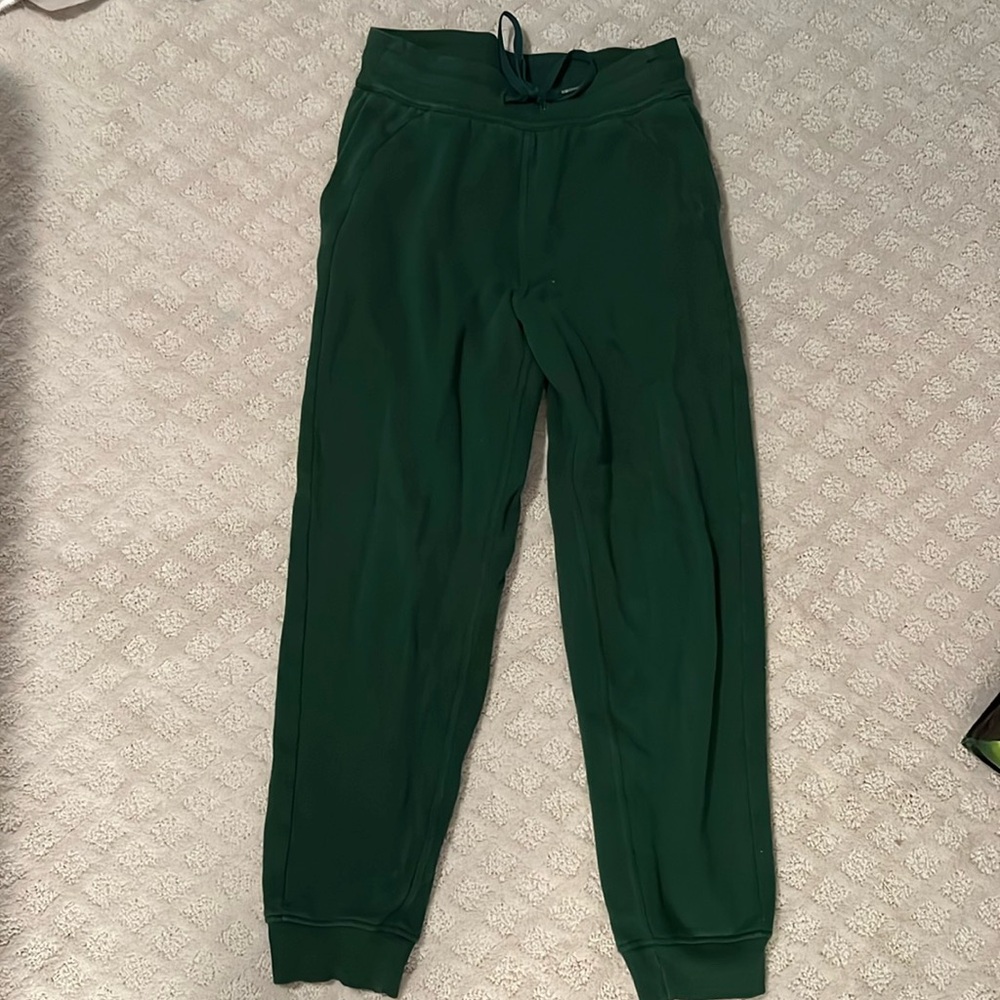 Lululemon green scuba jogger size 2/4